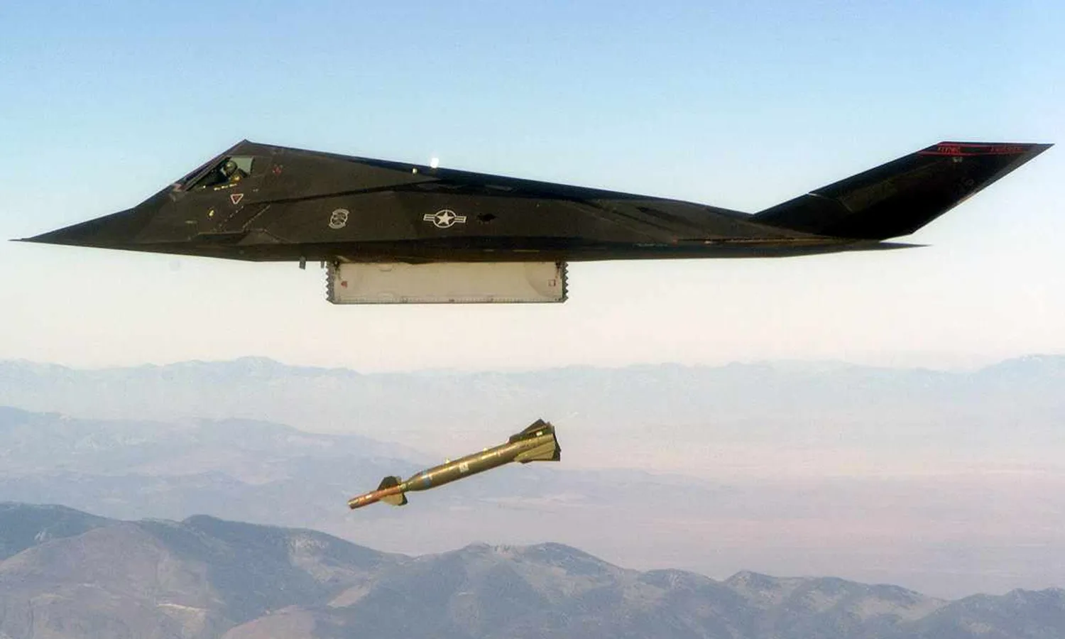 F-117 conduct an air strike: back to work (USAF)