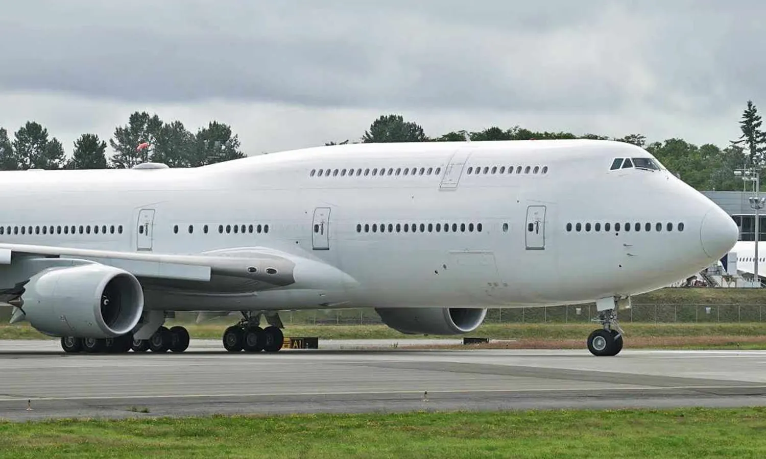 One of two Boeing 747-8s that will be converted to the new Air Force One (Youtube)