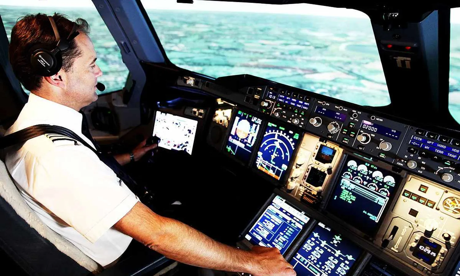 Pilot in flight simulator: alone on board in the future? (BA)