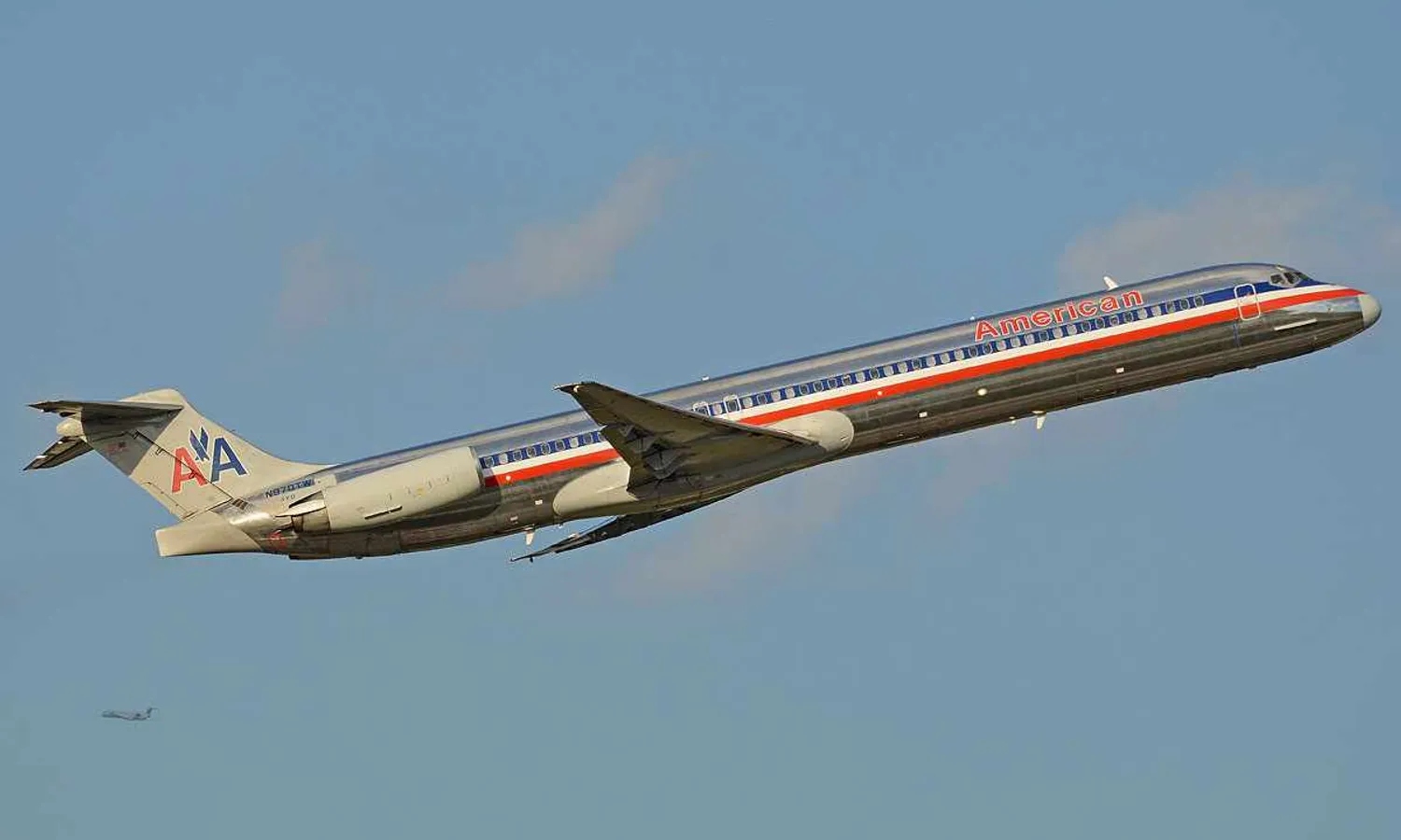 MD-83: American Airlines will retire its last 26 McDonnell Douglas MD-80 in September (Alan Wilson)