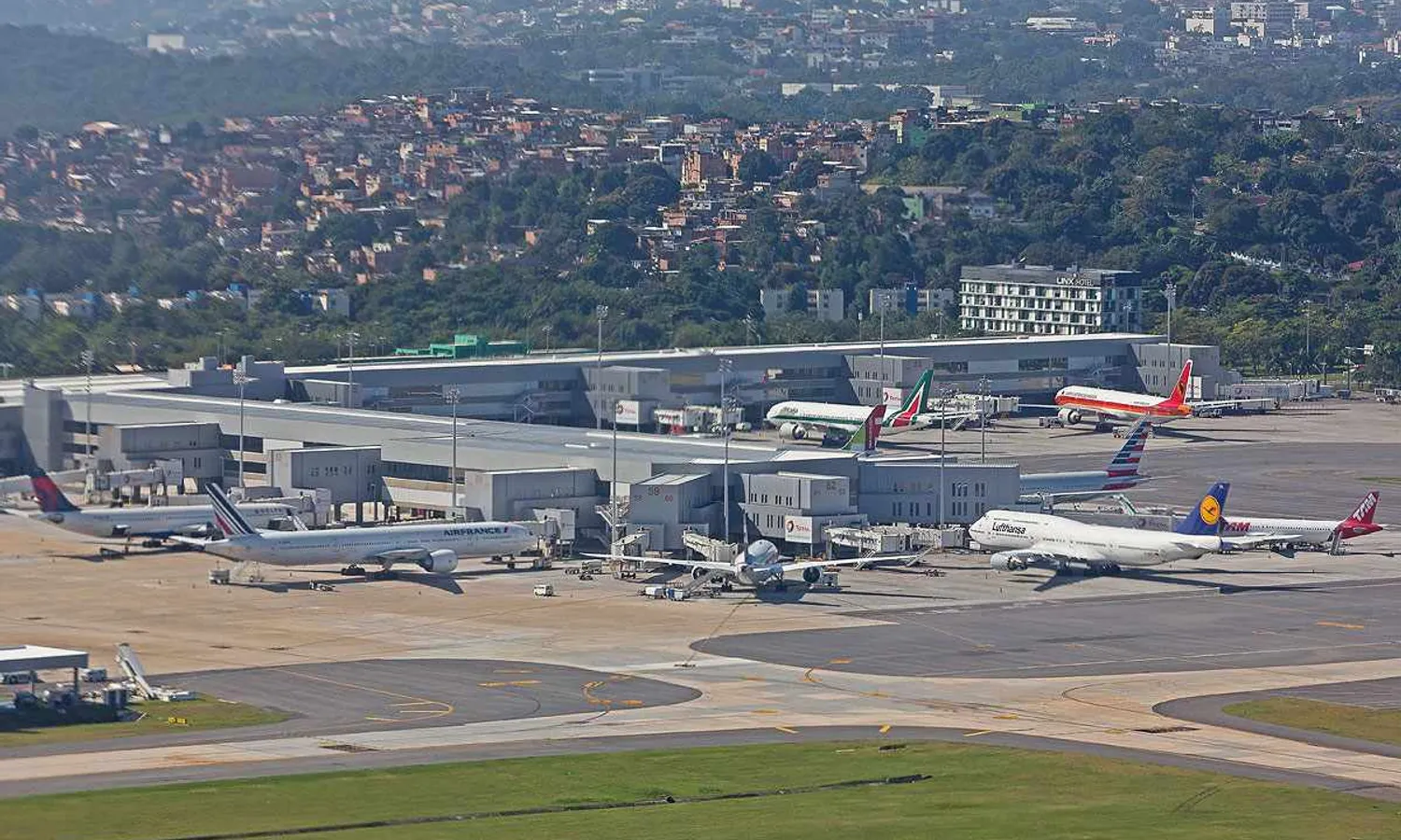 The Rio airport new pier  (Diego Baravelli/Wikimedia)
