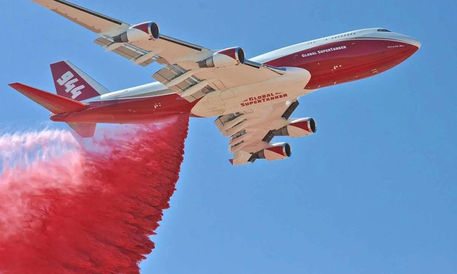 Boeing 747 Supertanker: Ability to launch more than 70,000 liters of fire products (Global Supertanker)