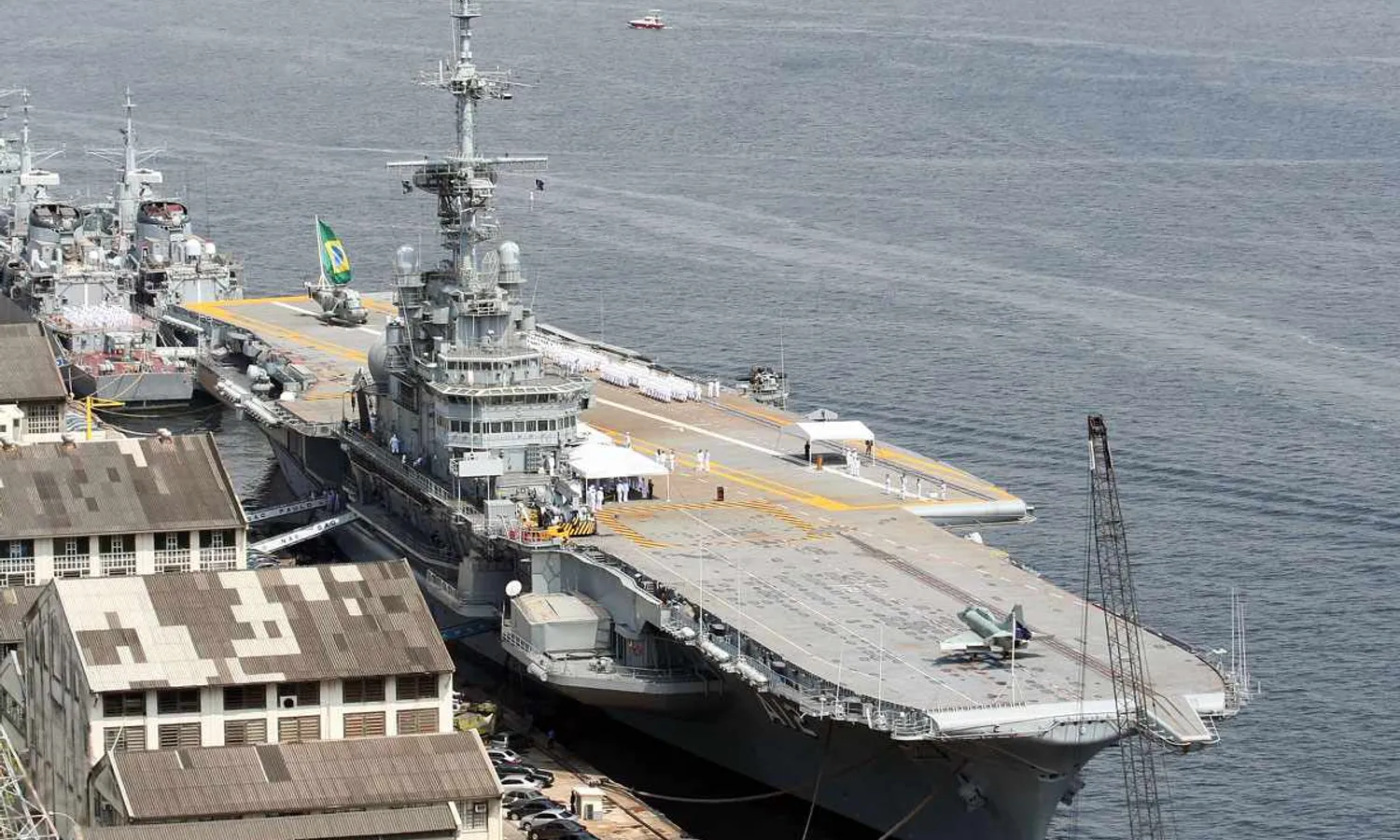 The aircraft carrier Sao Paulo docked in Rio de Janeiro, where it stayed for much of his career in Brazil (Alexandre Galante)