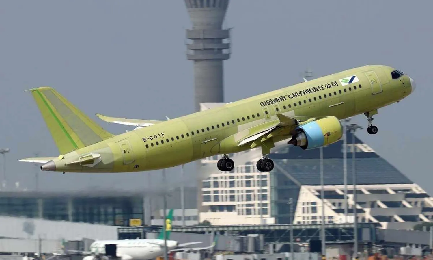 The fifth prototype of the C919 commercial jet takes off this week: suspected espionage (COMAC)