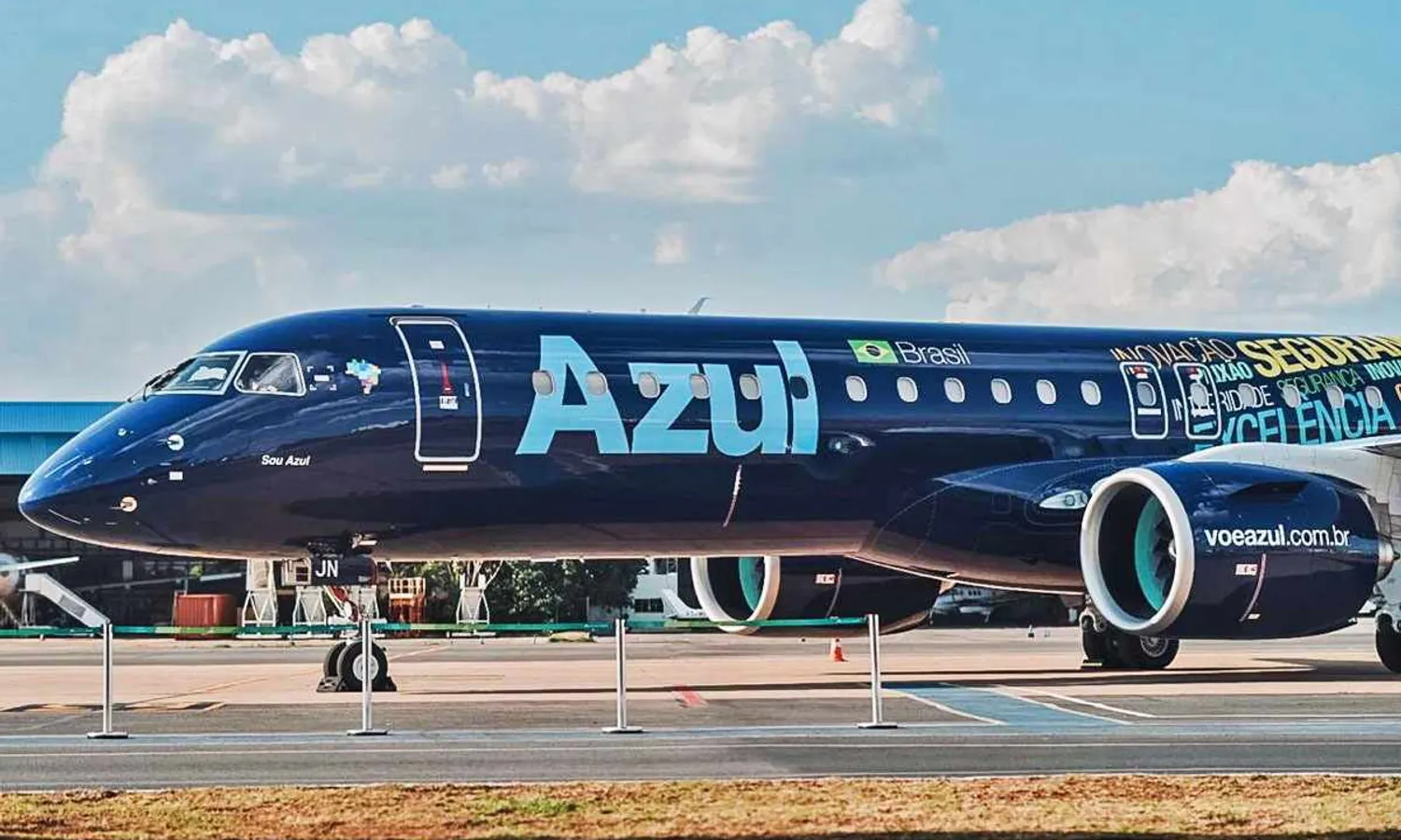 Azul's E195-E2 jet: fleet will grow to retire earlier predecessor (AeroportosBSB)