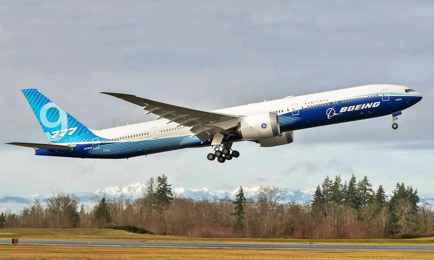 The 777X's inaugural flight: the weather finally helped (Boeing)