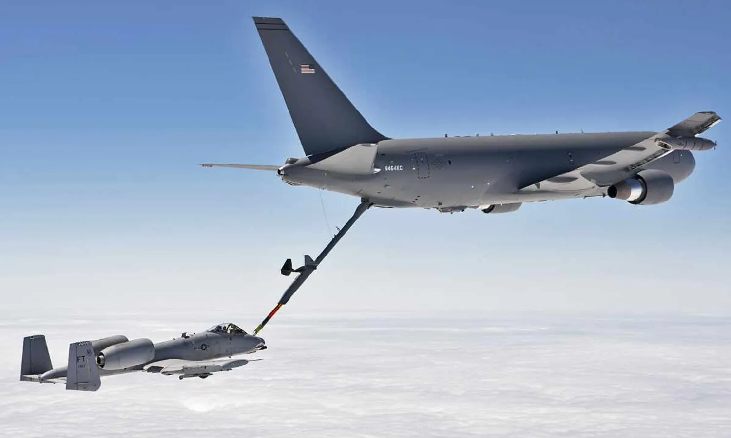 The Boeing KC-46 refueled an A-10 attack aircraft: fuel leak (USAF)