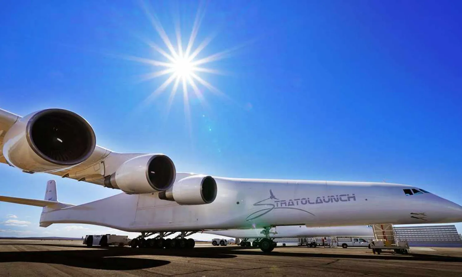 The "ROC", the giant two-fuselage plane: back in the sky in September (Stratolaunch)