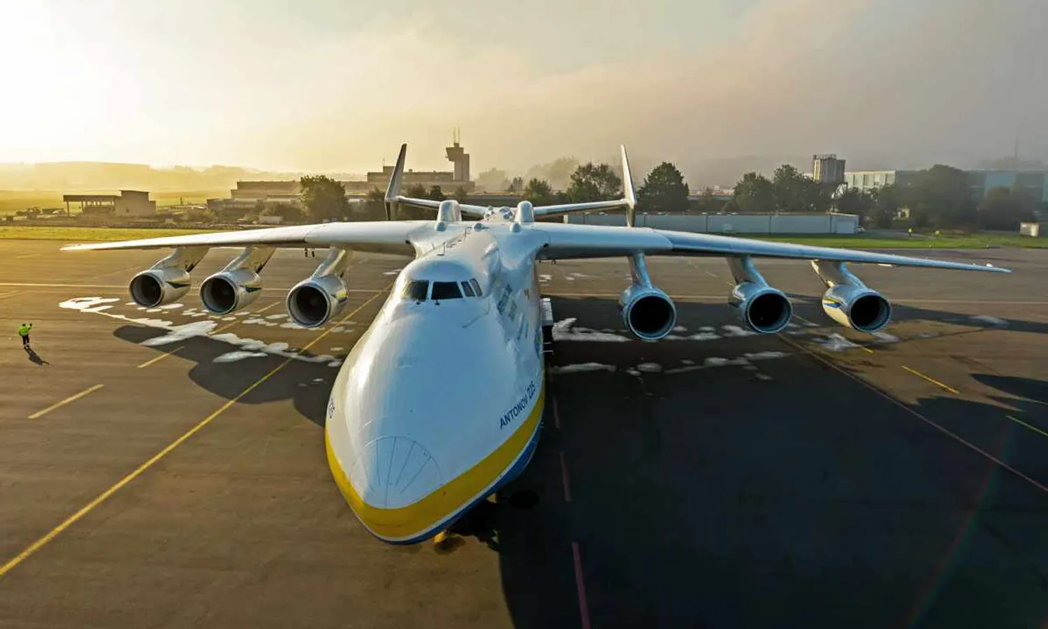 The only An-225 in the world: in the fight against the coronavirus pandemic (Antonov)