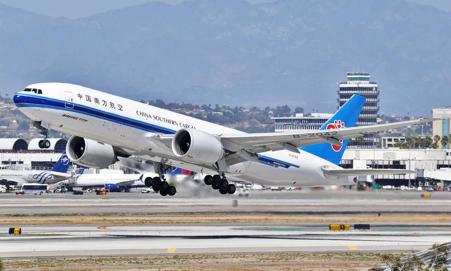 Of the four planes delivered by Boeing in May, three were freighters like the 777F for China Southern Cargo (Eric Salard)