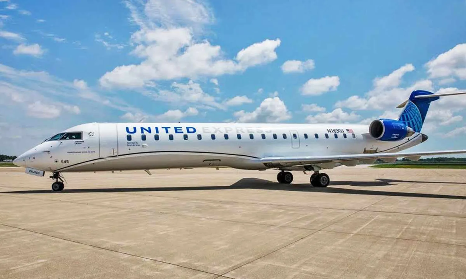 United Express' CRJ-550 (UA)