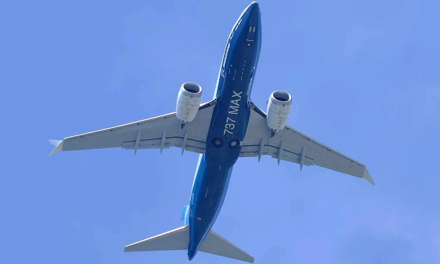 The 737 MAX 7 N7201S on a recertification flight on Moses Lake (LunchWithaLens/CC)