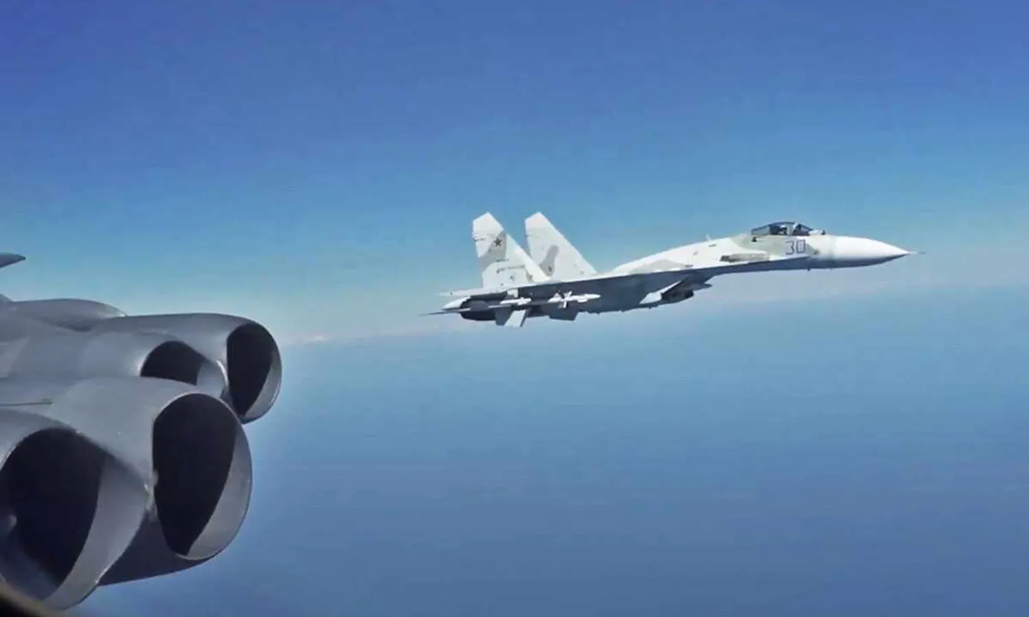 The Su-27 intercepts the B-52 over the Black Sea