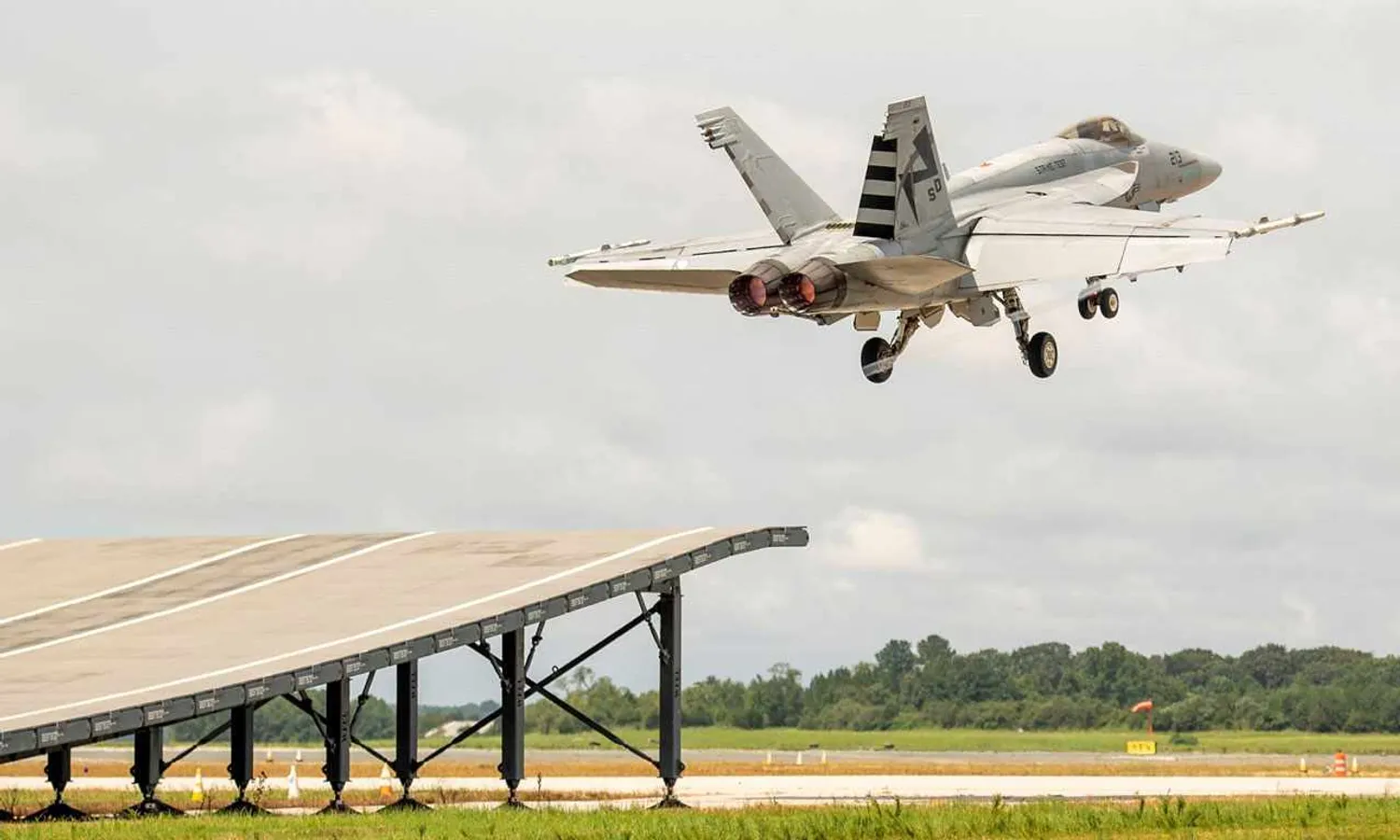 The F/A-18E takes off from a sky jump (Boeing)
