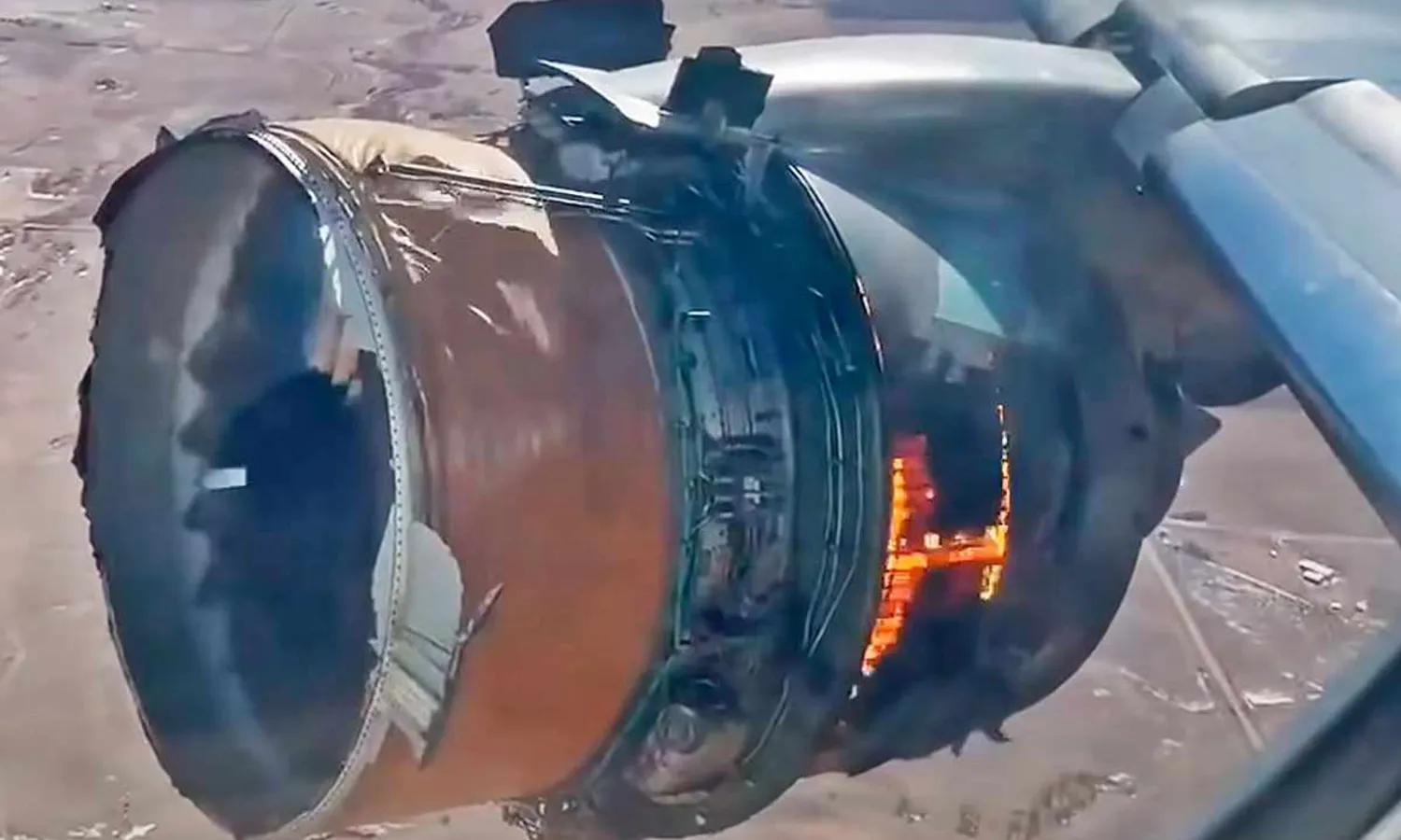 United Airlines Beeing 777 right engine fails to take off from Denver (Via 9News)