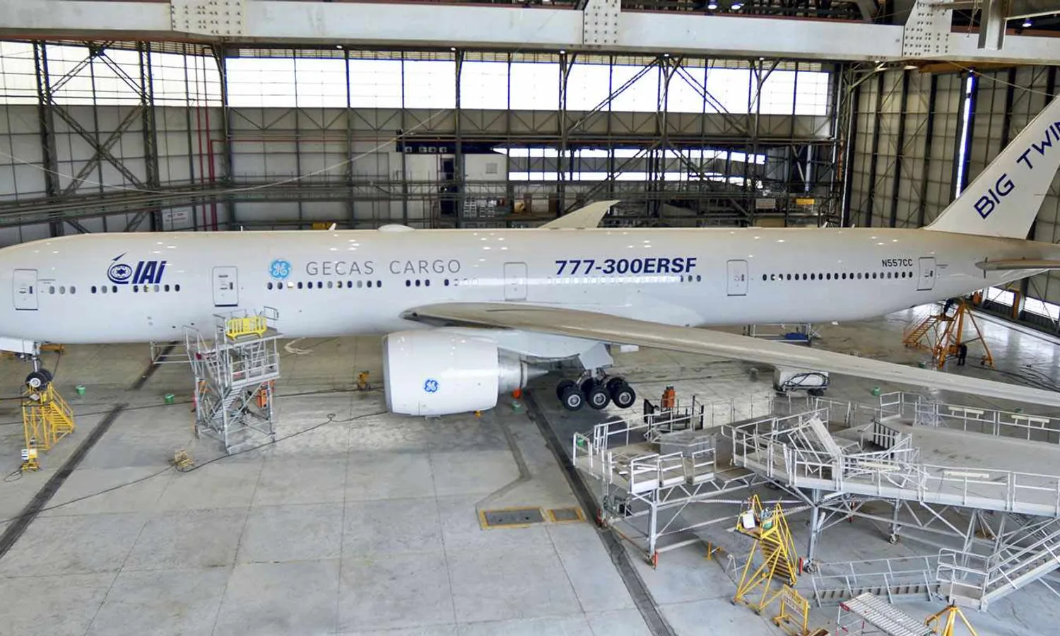 Boeing 777-300ERSF (IAI)