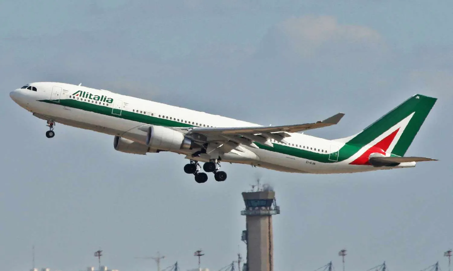 Alitalia A330-200 registration EI-EJN (Oyoyoy)