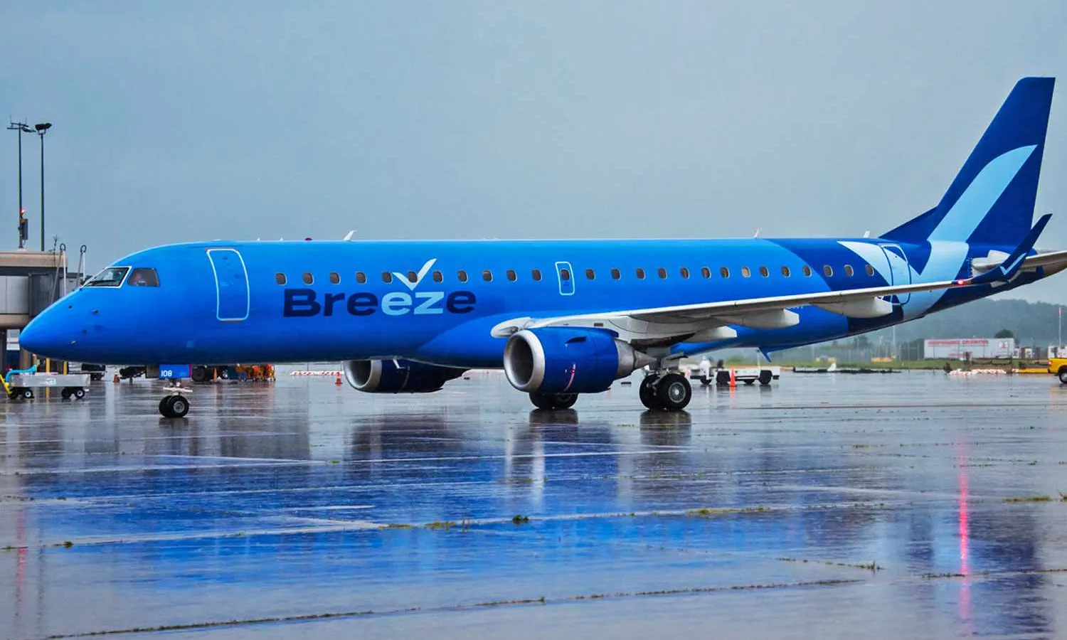 Breeze E190 (Pittsburgh Airport)