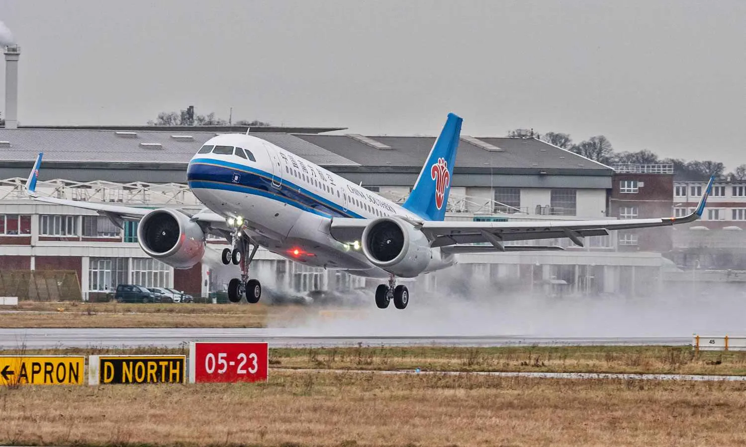 China Southern AIrlines first A319neo (AIrbus)