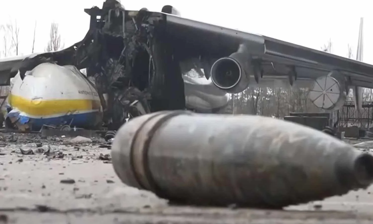 The An-225 destroyed (Russian TV)