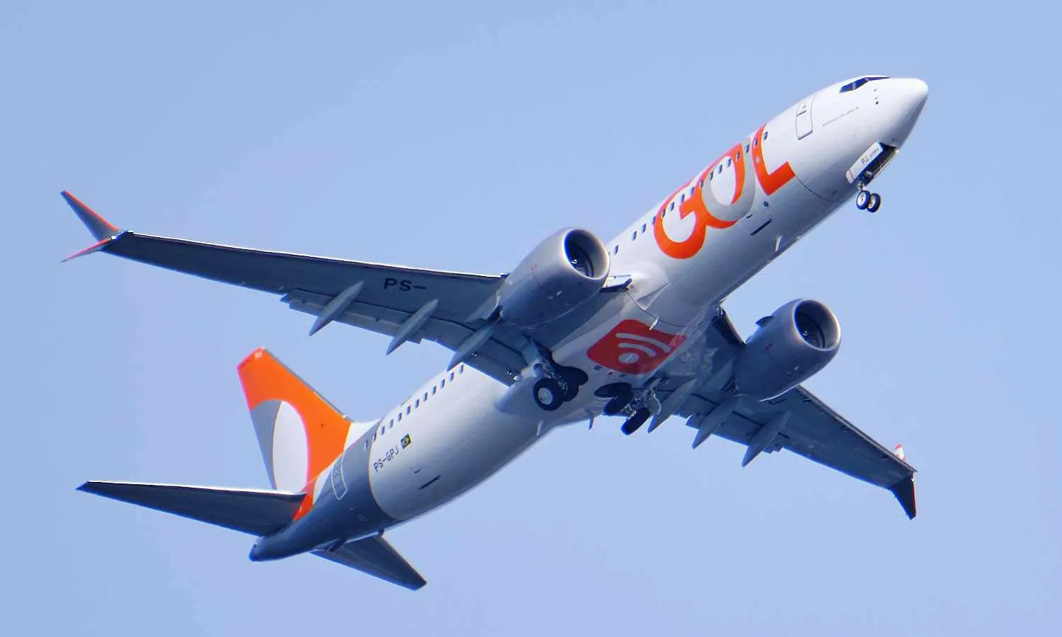 Gol 737 MAX 8 (LunchWithaLens)