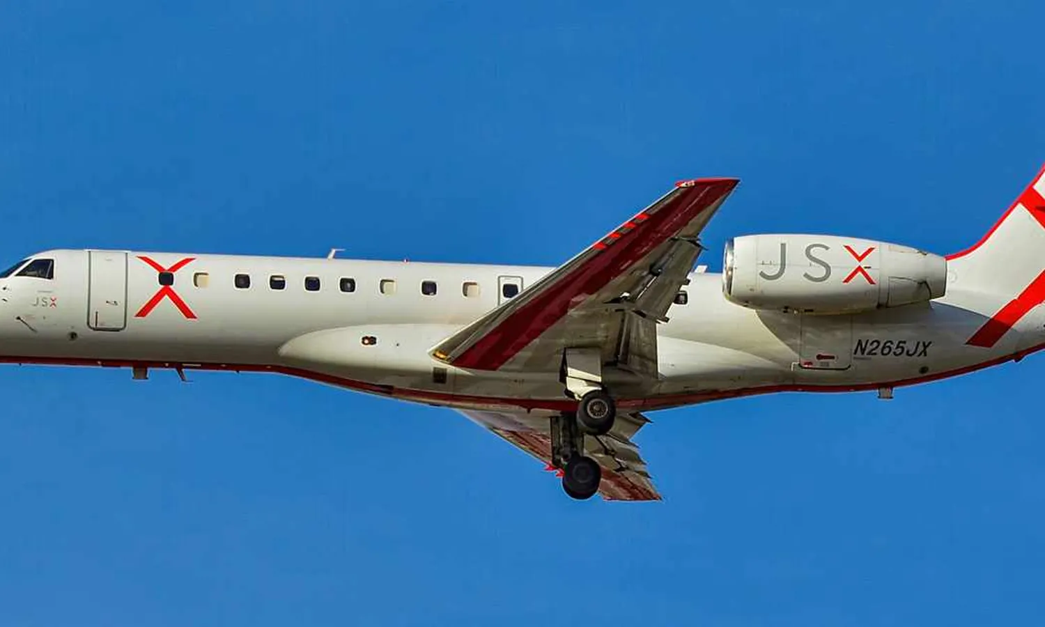 JSX ERJ aircraft (Tomás Del Coro)