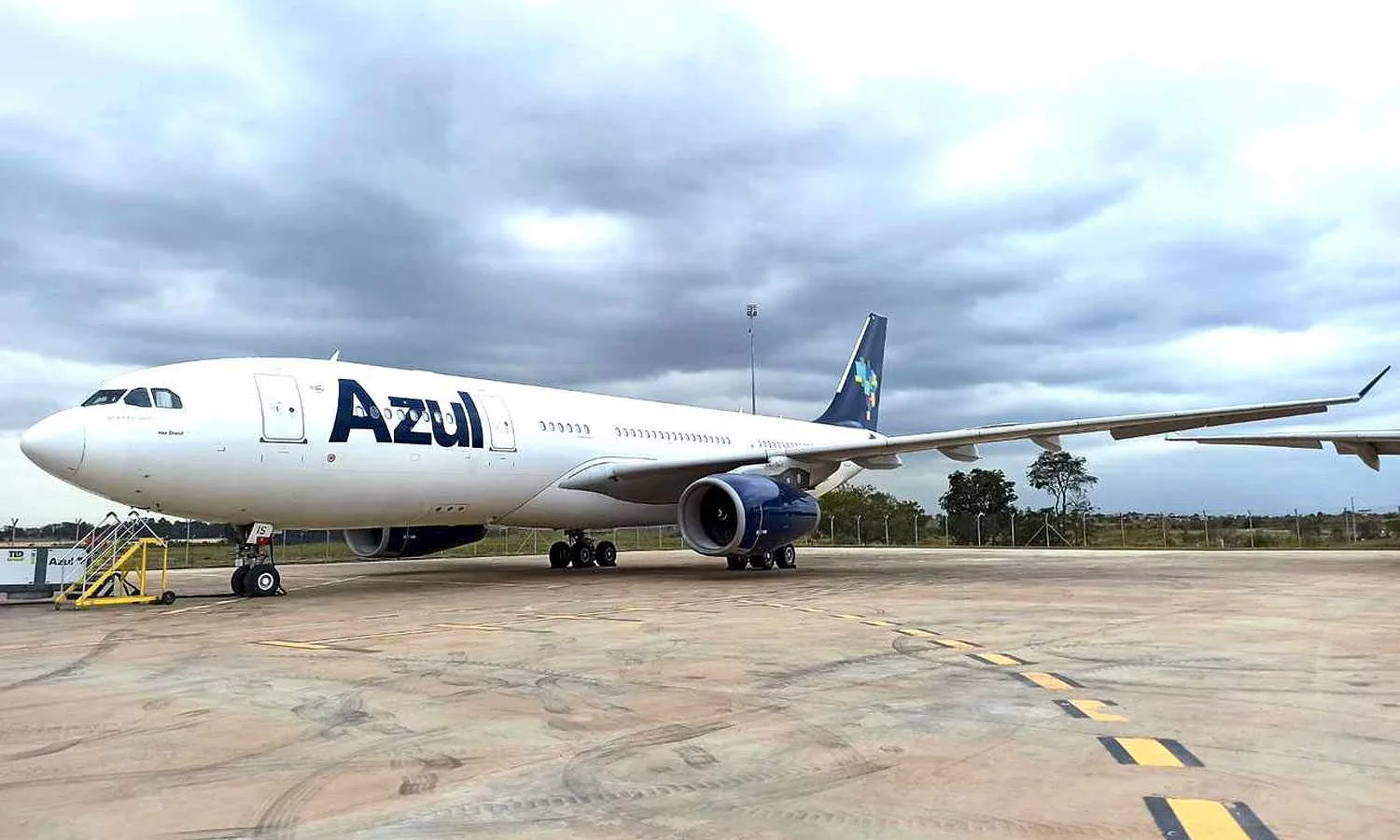 The A330-200 registration PR-AIS (FAB)