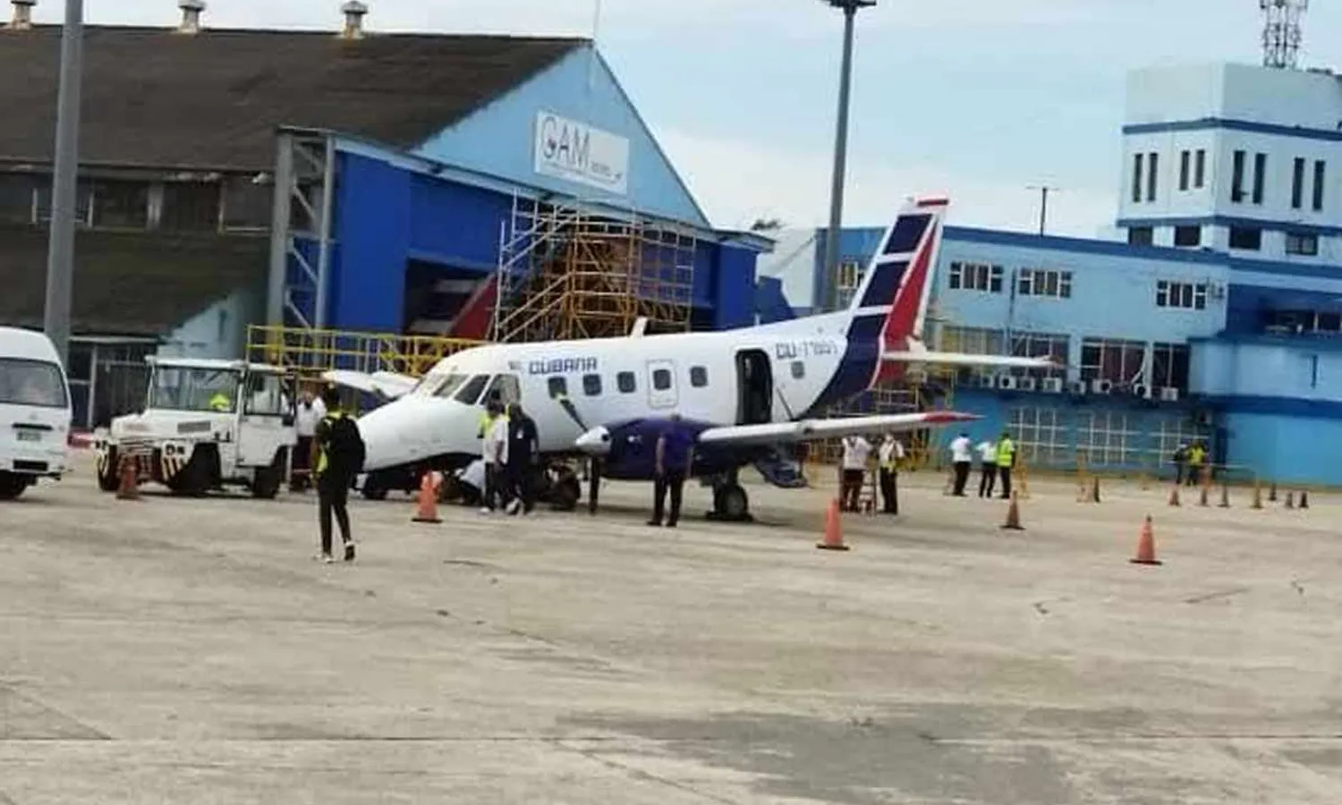 The Bandeirante aircraft that suffered a landing gear collapse (Via Facebook)