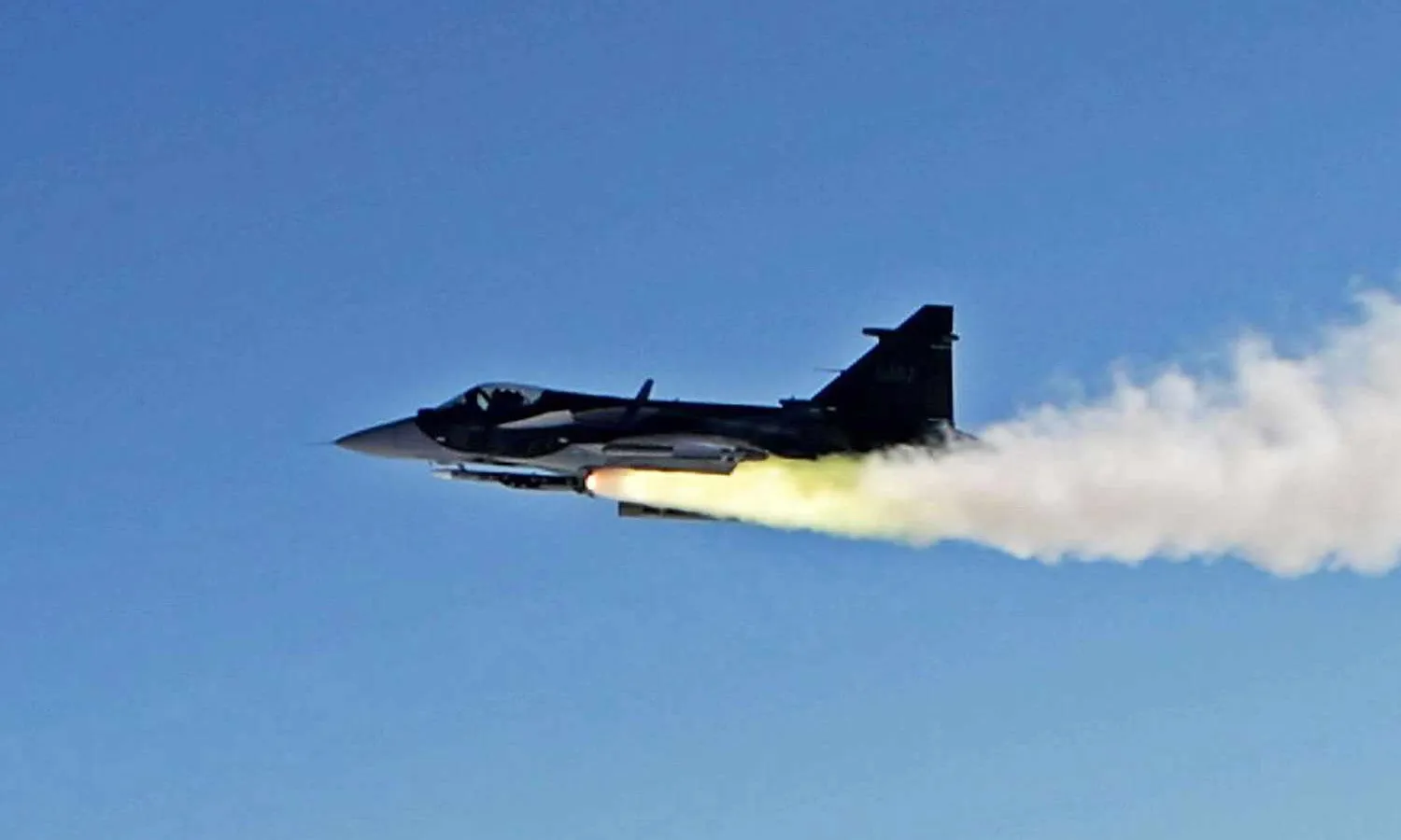 The Gripen E fighter fired a Meteor missile for the first time (Saab)