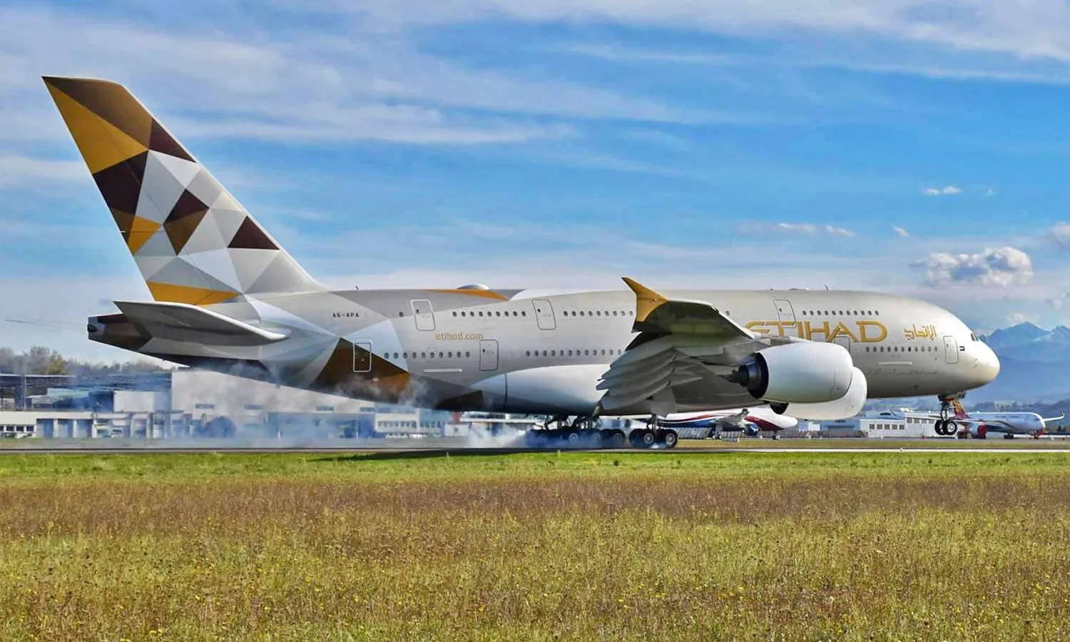 Etihad Airbus A380 landing in Tarbes to be stored in 2020 (Tarbes Airport)