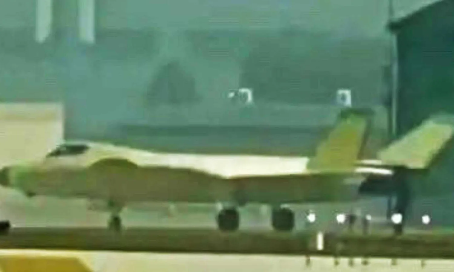 Image that would show the new version of the J-20 fighter (Via Twitter)