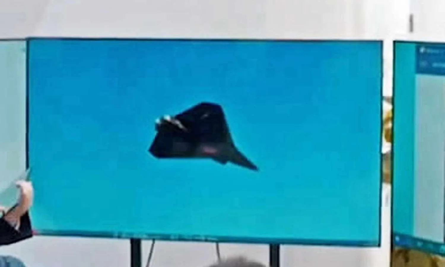 6th gen fighter seen in AVIC's simulator (Weibo)