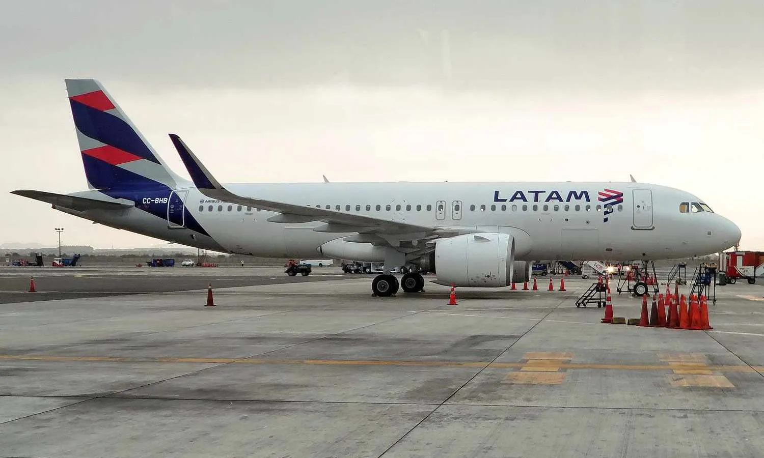 LATAM Airlines Peru Halts Planned Lima–Orlando Route Over New Airport Fee
