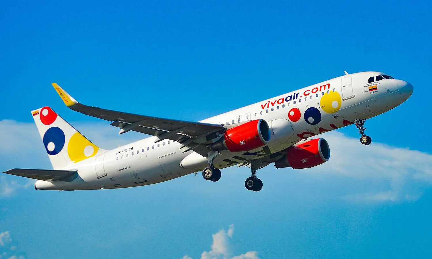 One of Viva Air's A320s being grounded (Robin Ramos)