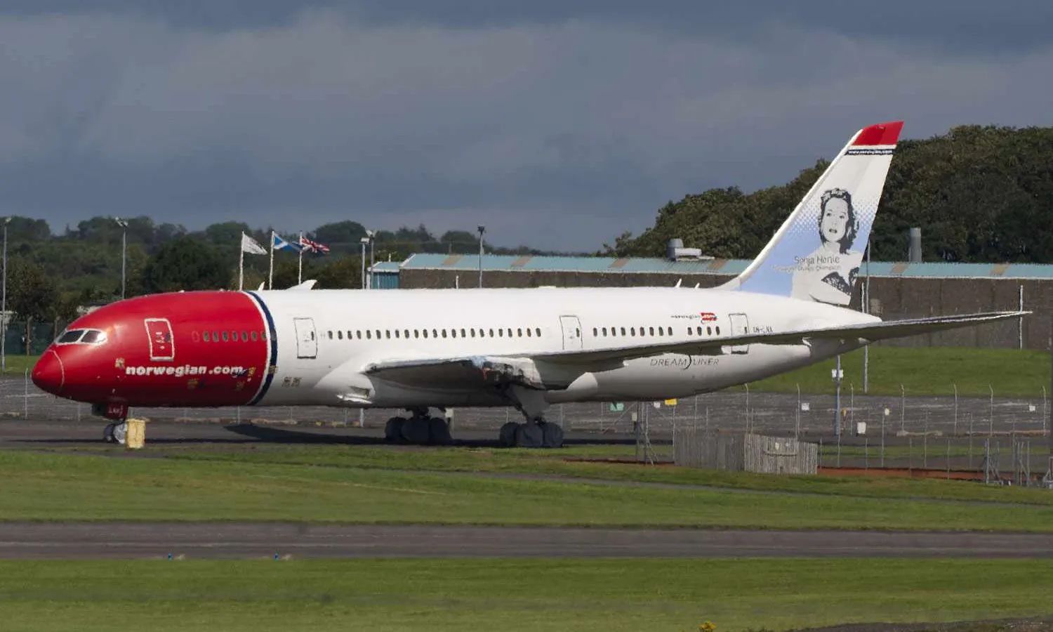The former Boeing 787 of registration LN-LNA already without engines in Scotland (Ronnie MacDonald)