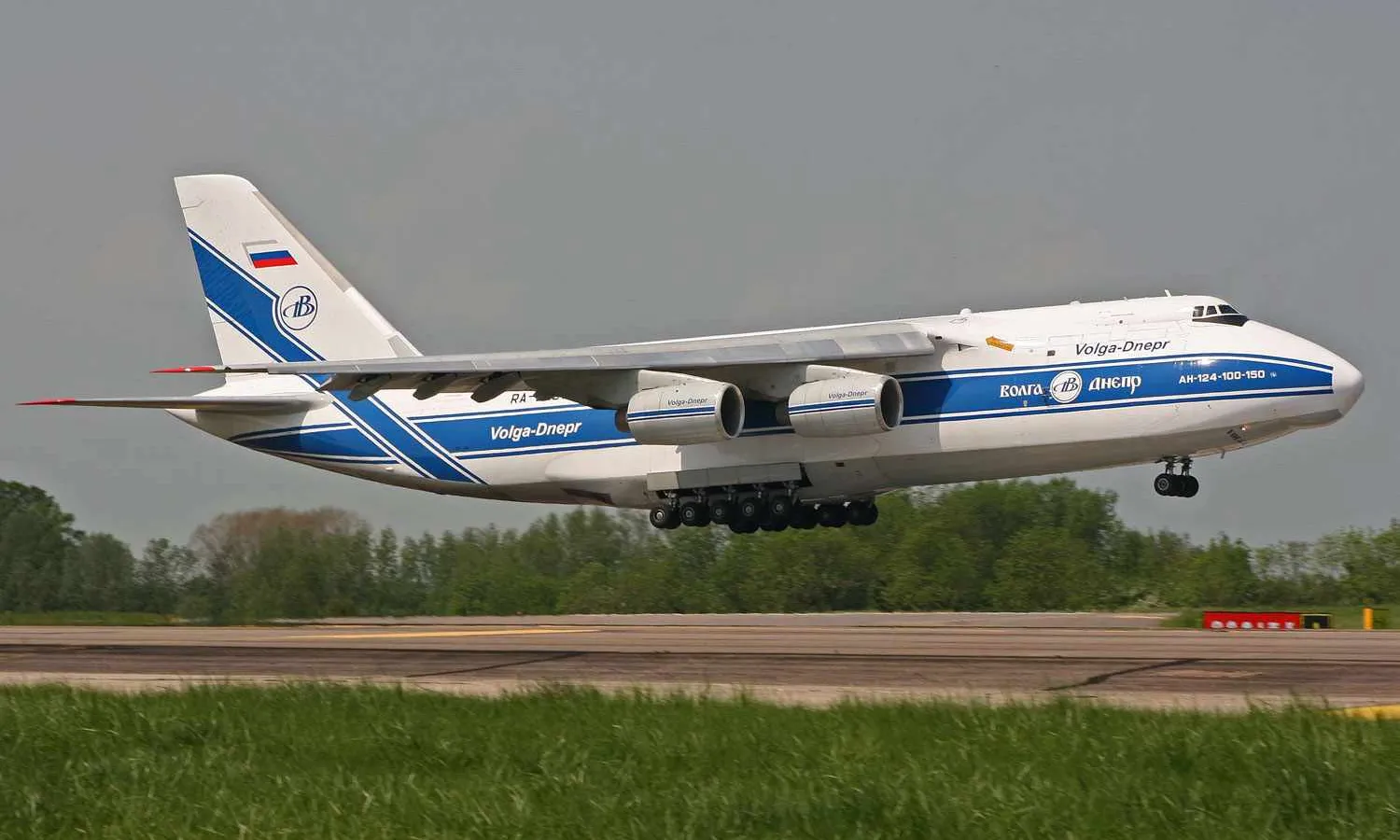 An-124 registration RA-82078 (Colin Cooke Photo)