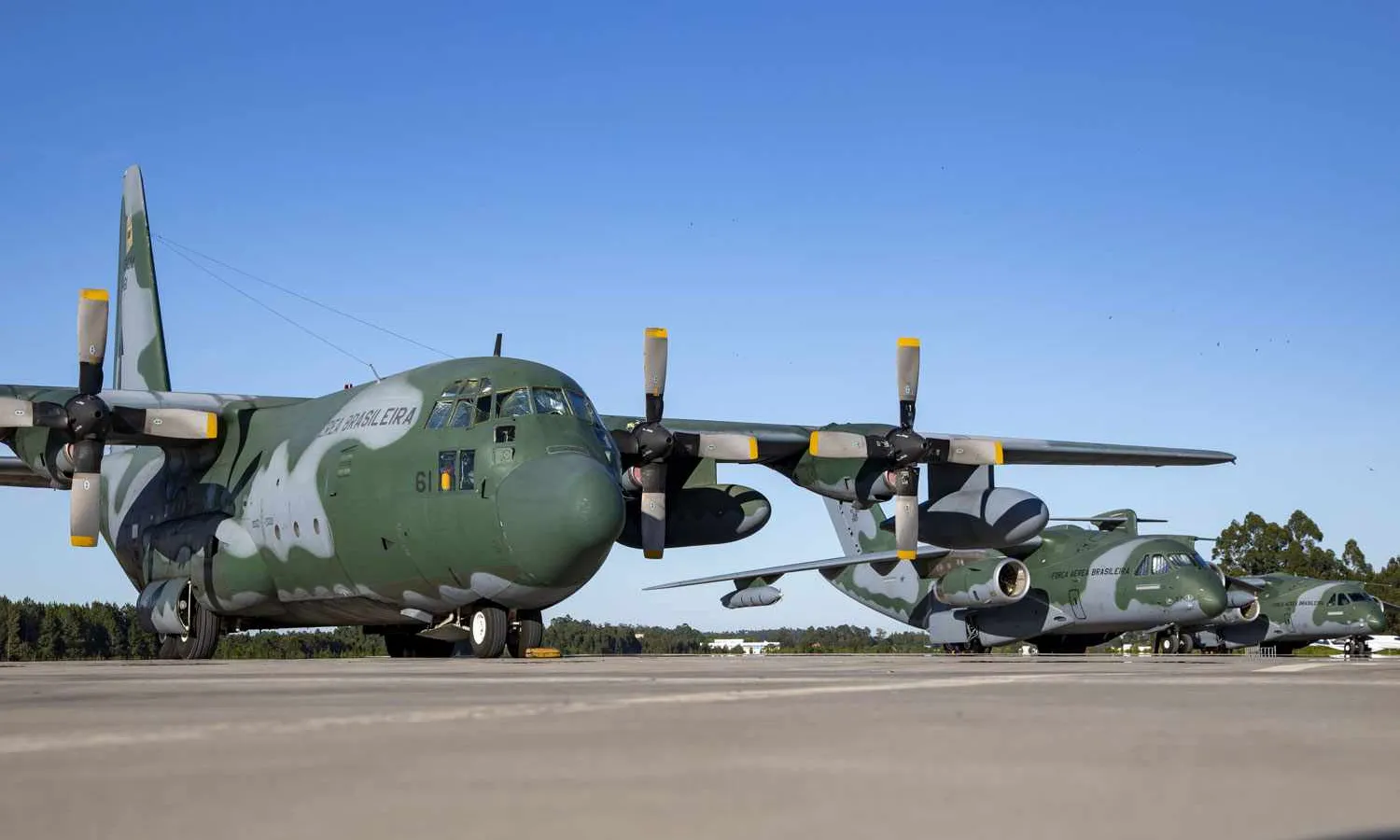 The C-130 annd two KC-390 (FAB)