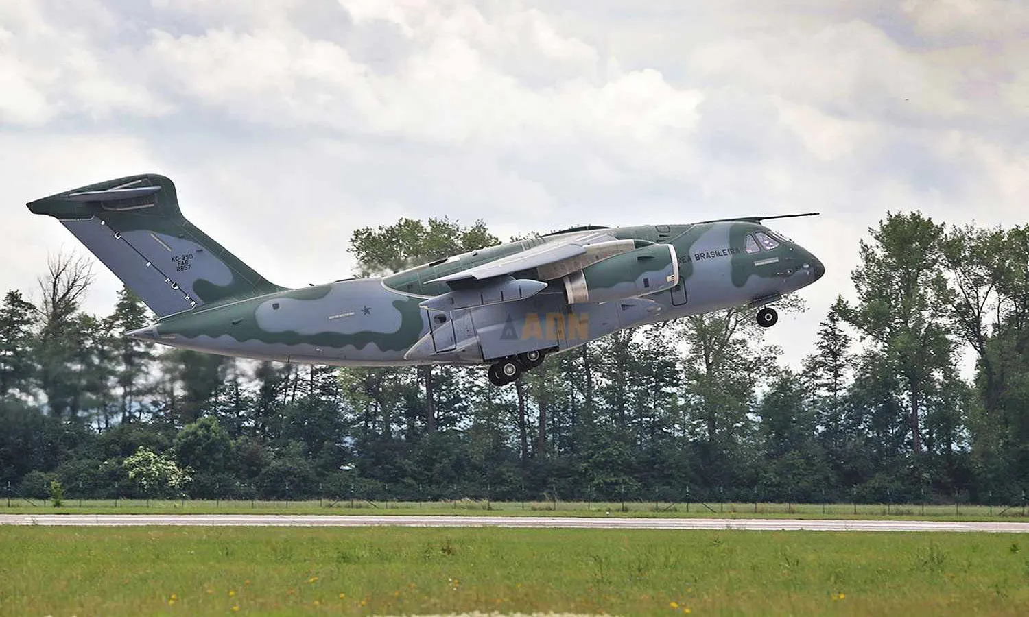 The KC-390 during a visit to Czech Republic in 2022 (CRMD)