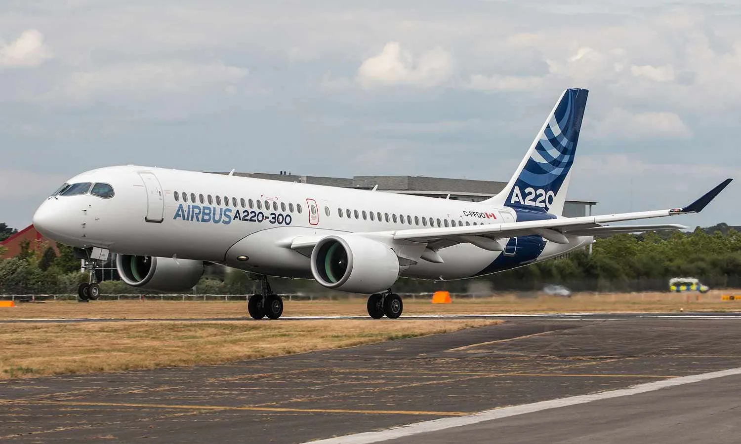 Airbus A220-300 (Steve Lynes)