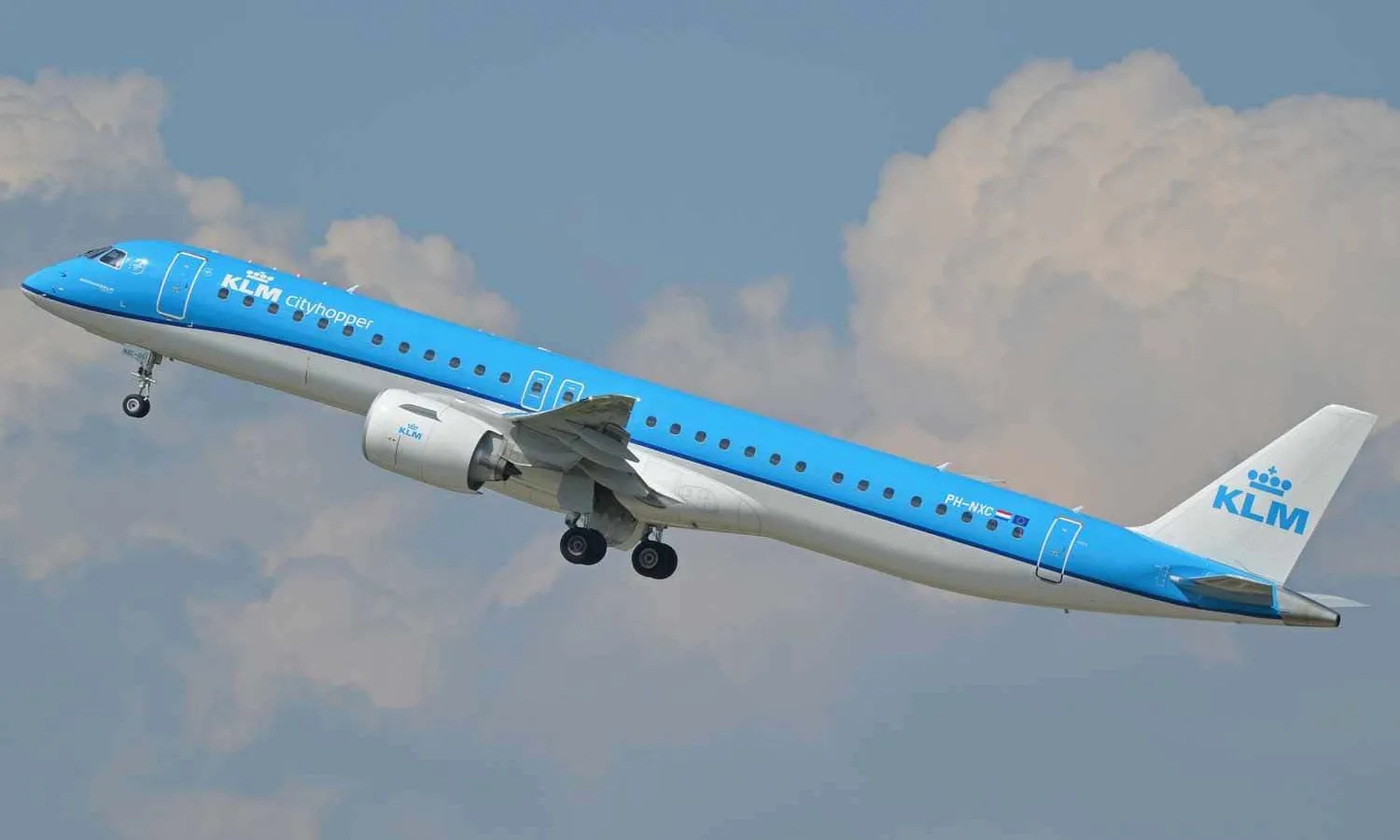 KLM Cityhopper E195-E2 (Alan Wilson)