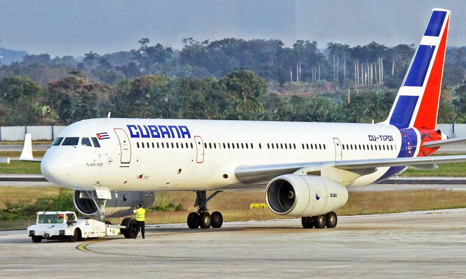 Cubana Tu-204 (Tony Hisgett)