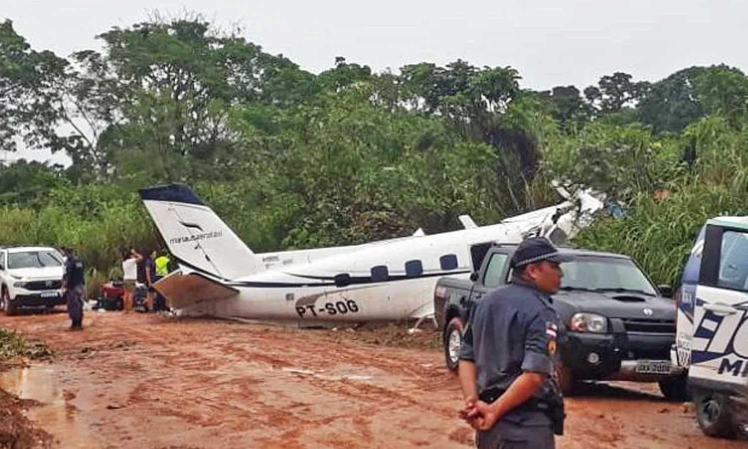 Emb-110 aircraft registration PT-SOG (social media)