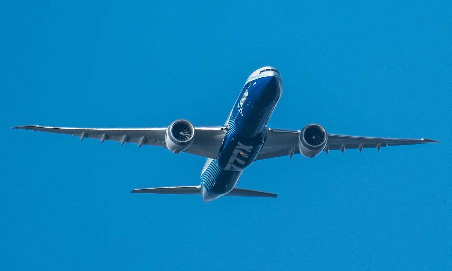 Boeing 777-9 (LunchWithaLens/CC)