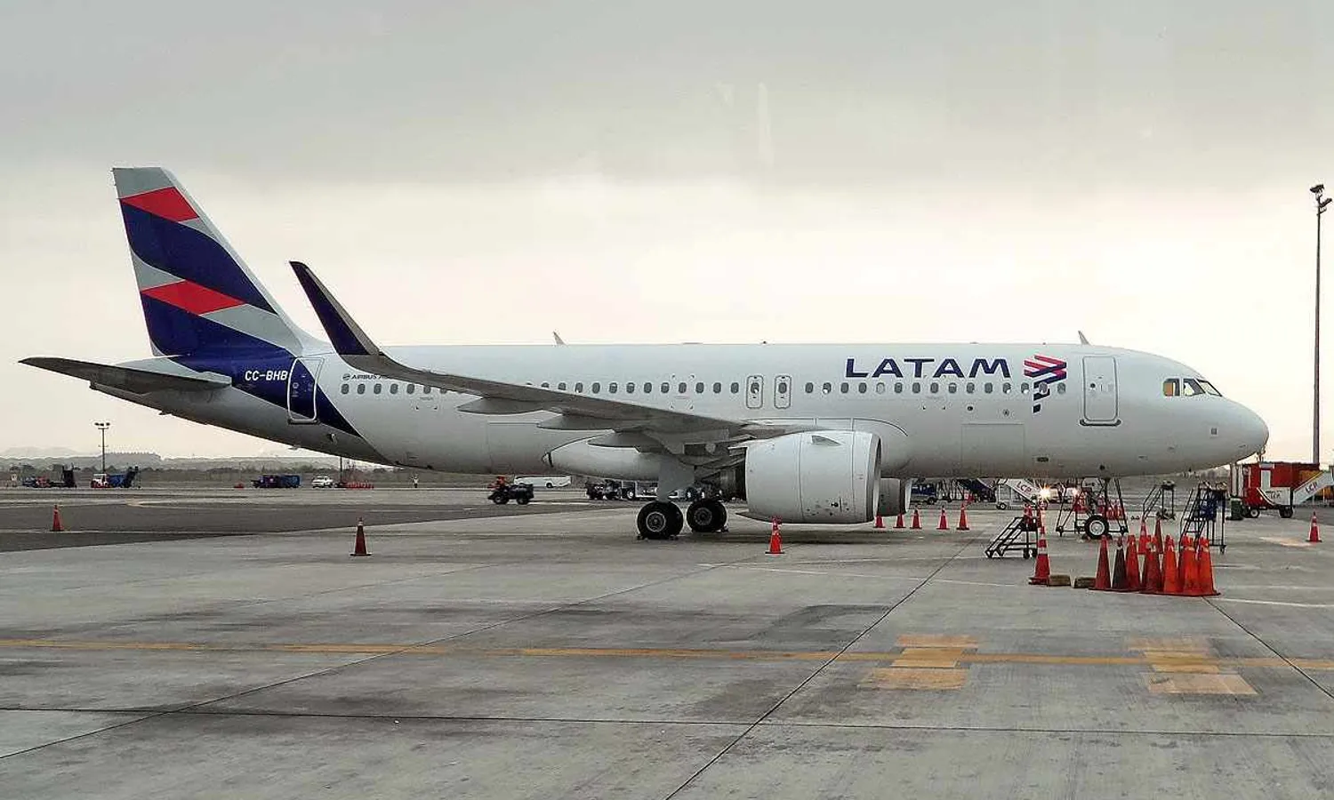LATAM Airbus A320 in Lima (Joe Wallace)