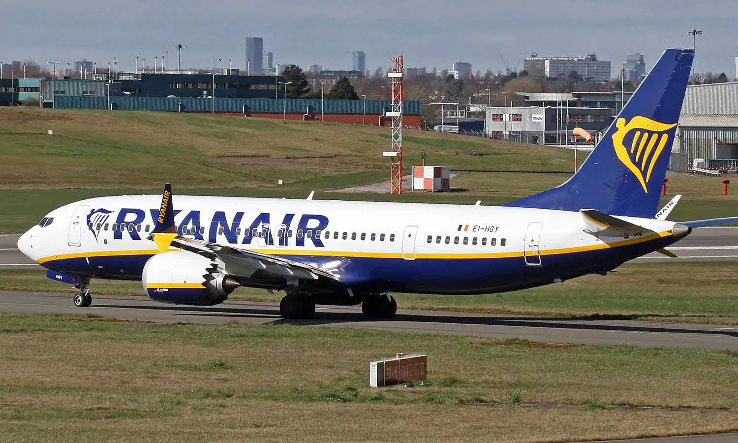 Ryanair Boeing 737 MAX 8-200 (Tony Hisgett)