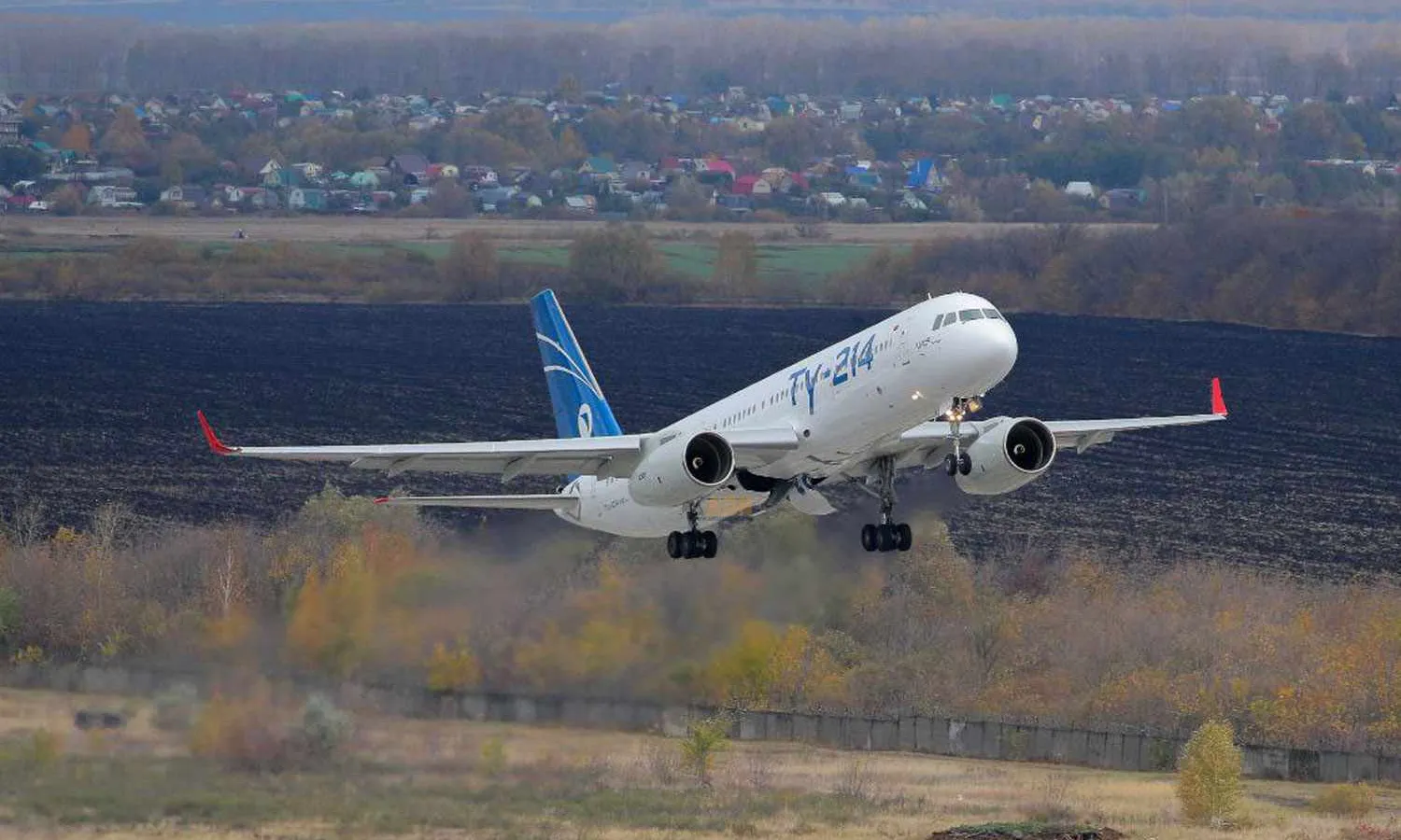 UAC Tu-214 RA-64518 (UAC)