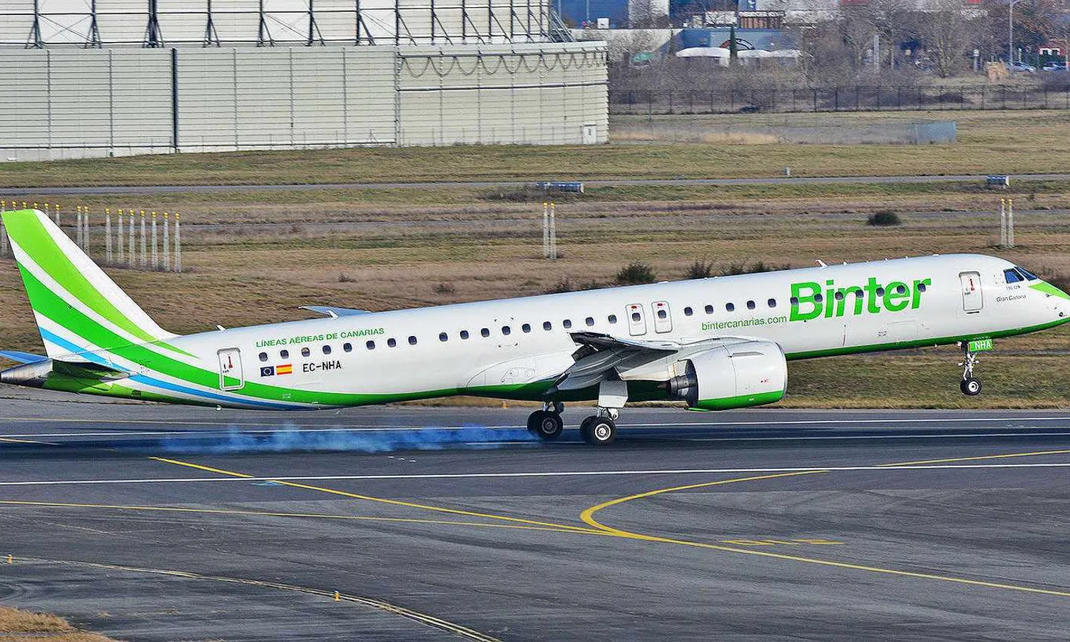 Binter Canarias E195-E2 (Olivier Cabaret)