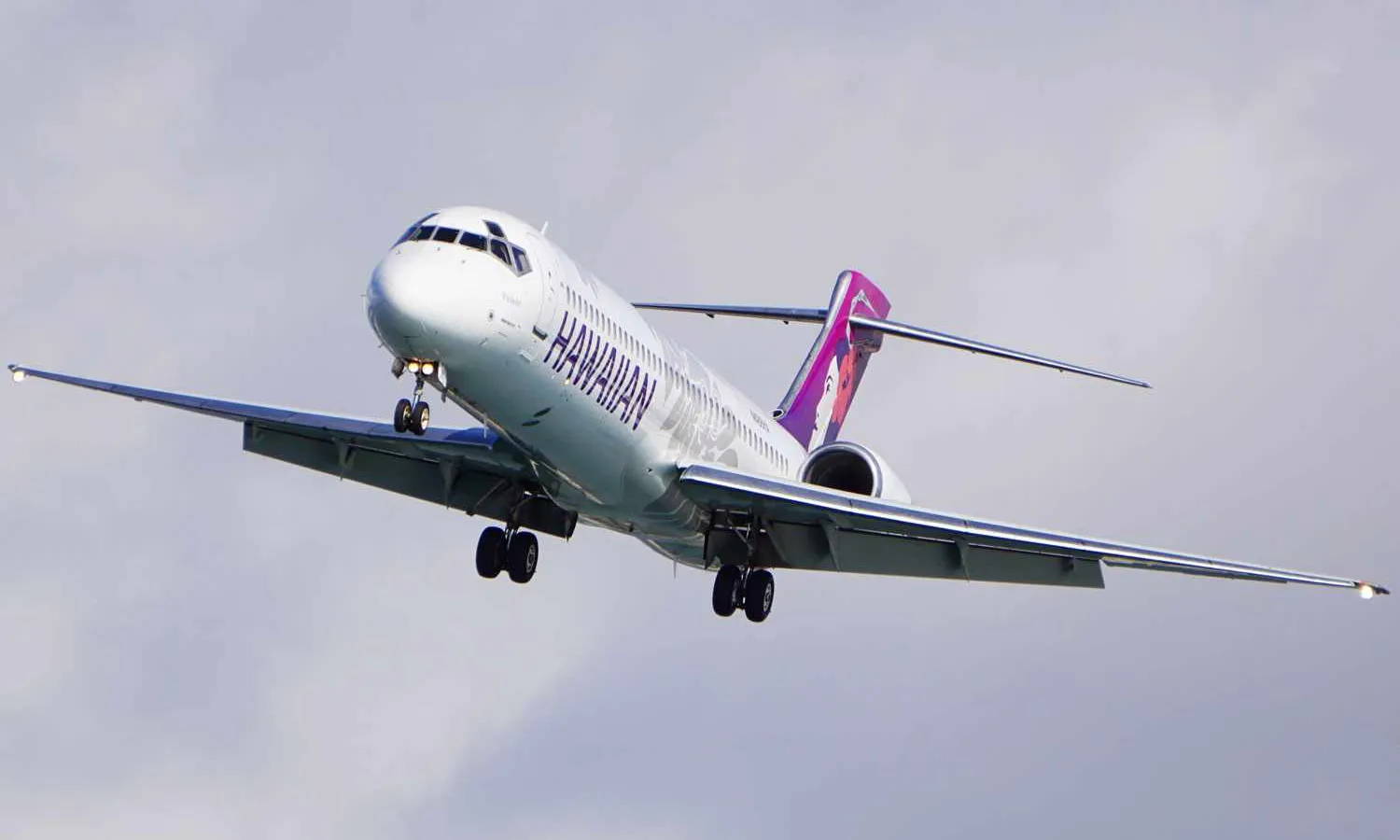 Hawaiian Airlines Boeing 717 (BryanS)