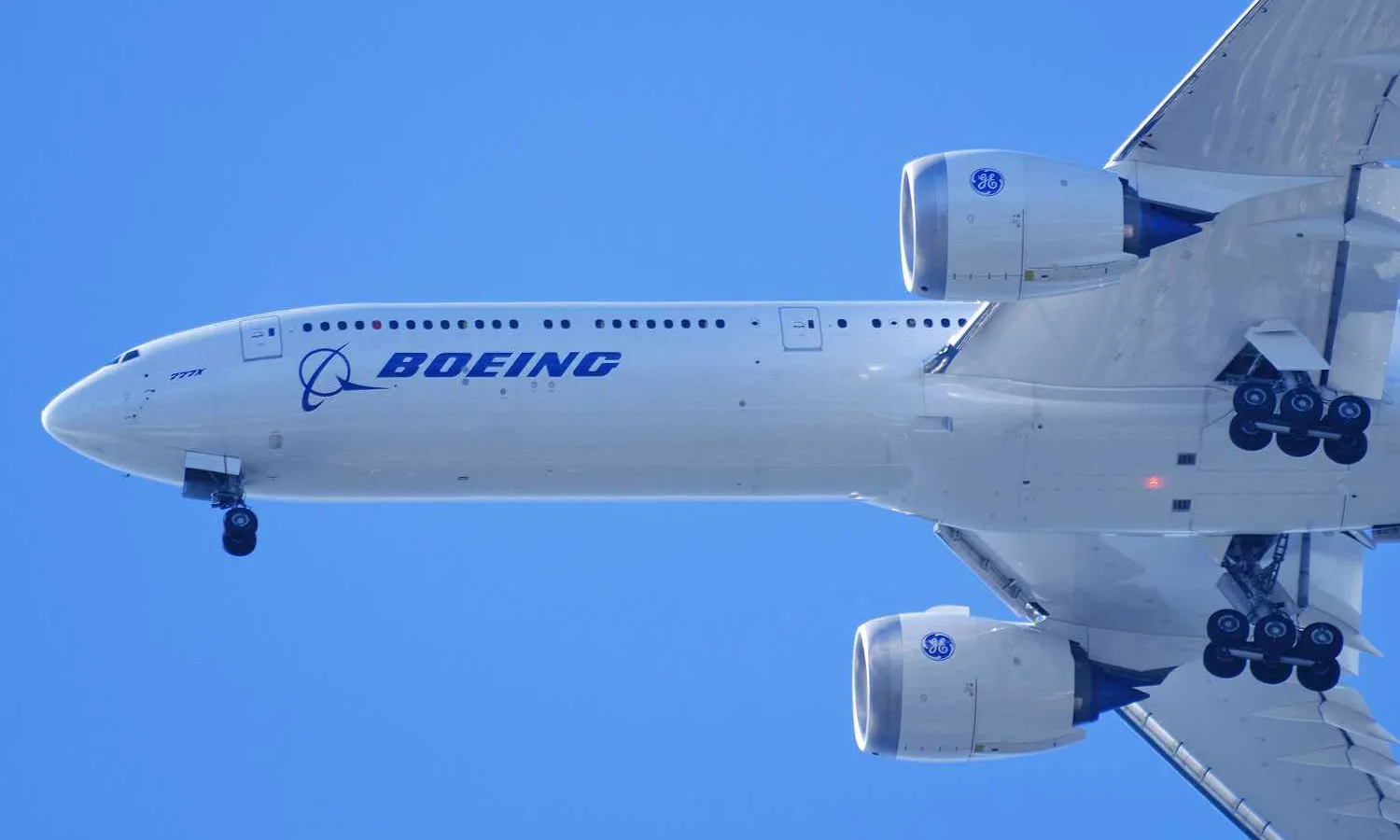 Boeing 777-9 test aircraft N779XY (LunchWithaLens/CC)