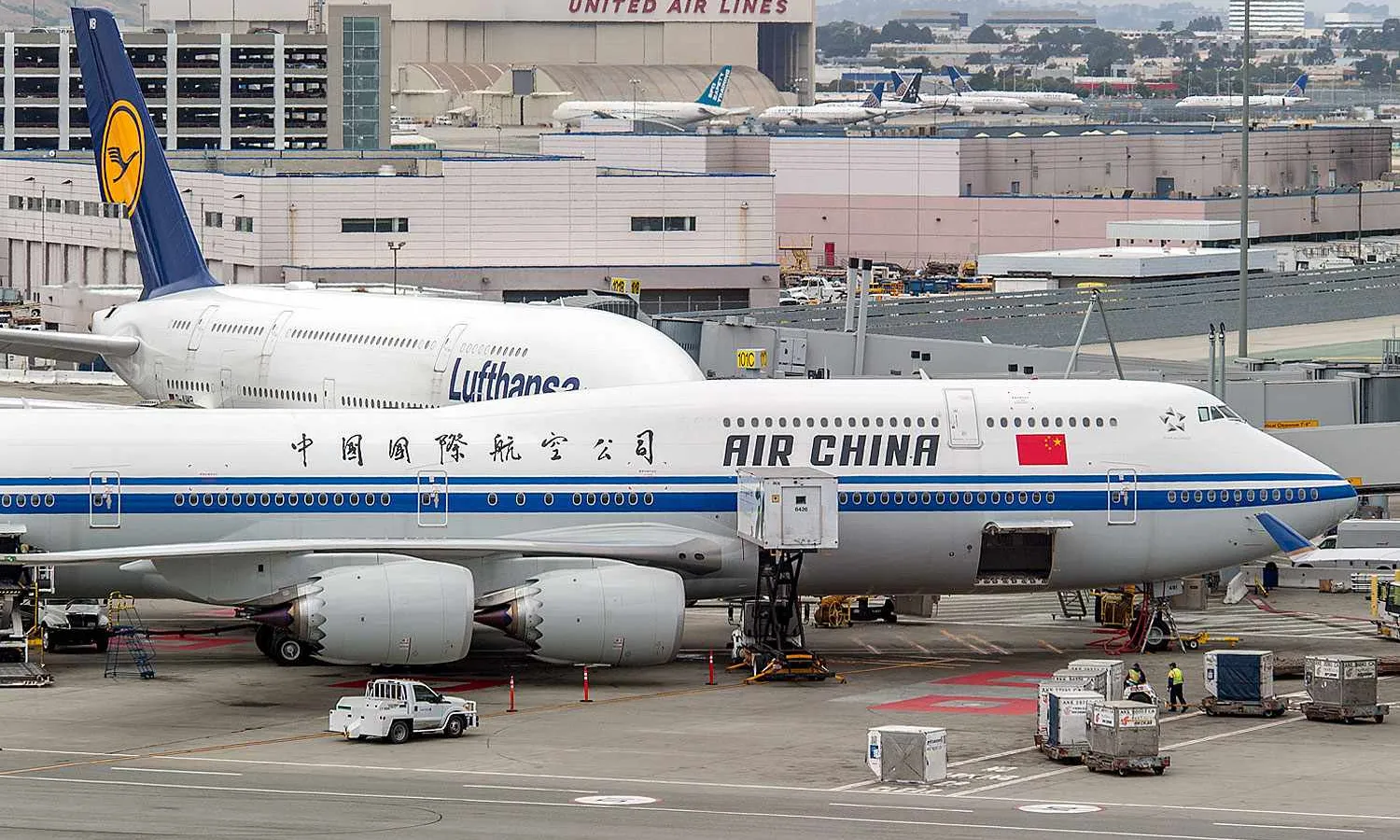 Lufthansa Airbus A380 and Air China Boeing 747-8 (iflyfsx)
